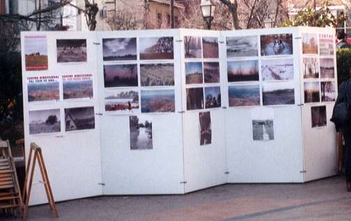 Panells amb fotos del barri del Castell, cedides per IC-V